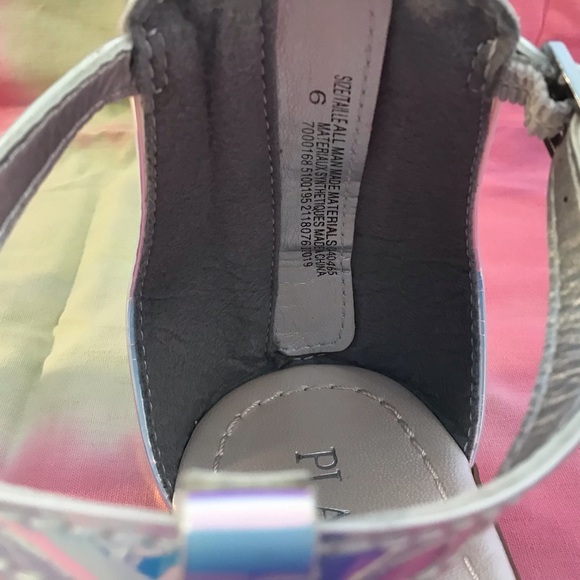 The Children's Place Holographic Gladiator Sandals - Picture 8 of 8